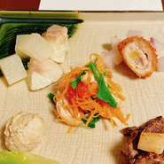 大切なご家族の料理を作ります
野菜は無農薬野菜、肉類も新鮮なお肉を使い、ワンちゃんに合わせた素朴な味で提供します
例 鶏団子:ささみと野菜の和え物:豚野菜巻き:和牛のソテー:蒸し魚
※仕入れによって変わります