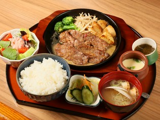 熱々の鉄板で焼きたてをどうぞ『風炙り牛タン膳』