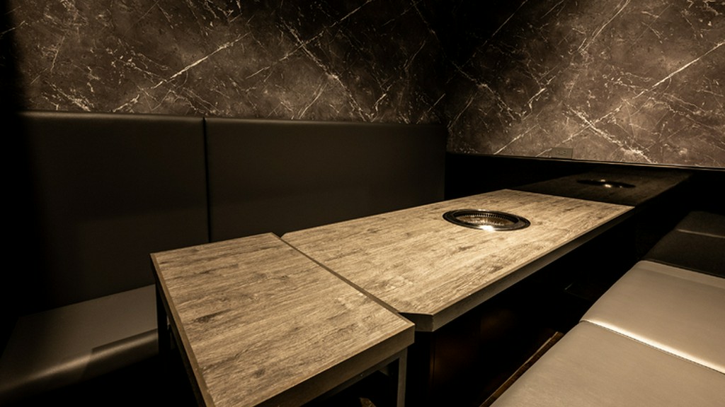 全席個室の空間で、食と会話をゆったり楽しめる