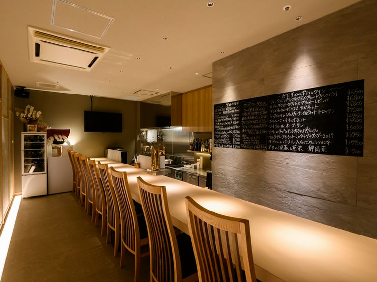 ときには夫婦で。美食に気分高まる、幸せなひとときを