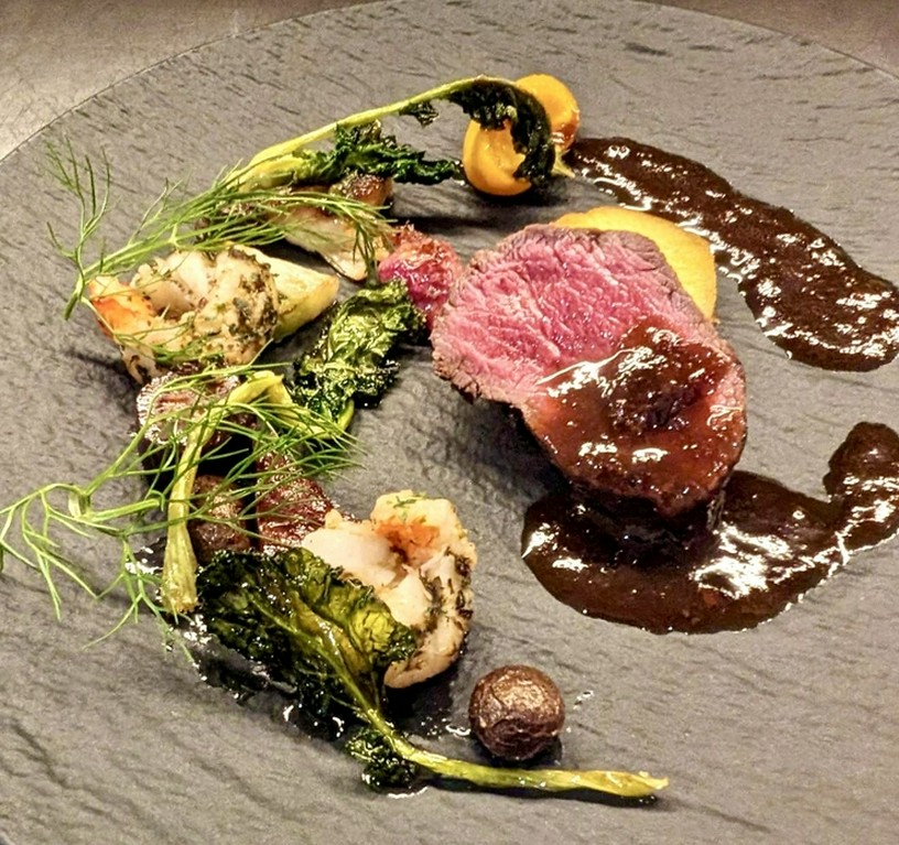 ある日の一例　～増毛の蝦夷鹿肉メス２才のローストと旬の野菜と海老のハーブ焼き