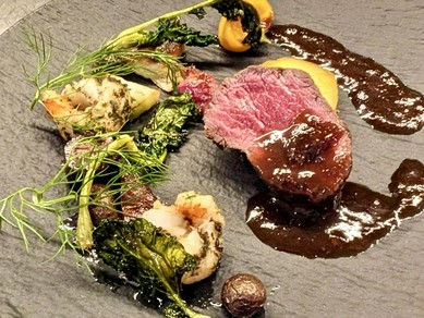 ある日の一例　～増毛の蝦夷鹿肉メス２才のローストと旬の野菜と海老のハーブ焼き