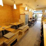 西小山駅を利用している人はもちろん、近隣住民の人たちが歩いて通うことができる【あおてん】。ランチ目当ての会社員、家族連れや友人同士など大勢の人が賑やかに利用しています。