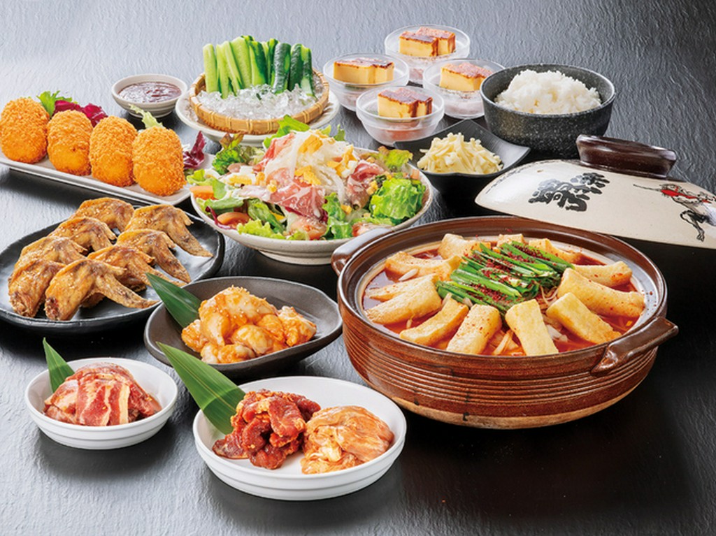 追手筋の真ん中で、”赤から高知追手筋店”元気に営業中！！