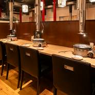 甘辛くてスパイシーな手羽先唐揚げ、味噌ダレで食べる味噌串カツなど名古屋名物料理も多数あり、アットホームな雰囲気でデート・女子会・誕生日に最適な空間です。