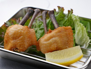 ビールが進む！カリっとジューシー！手持ちスタイルで『SNSで噂の鶏の手羽揚げ』