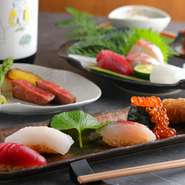 一つのコースに「鉄板焼」と「寿司」が含まれており、それぞれ専門の料理人が調理しています。それは、料理人が二人常駐している【たけはな】ならでは。贅沢な味わいを楽しめます。
※2名様～要予約。