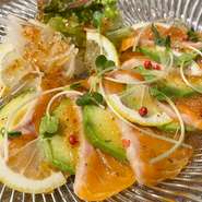 とろ鯖の味噌煮：700円
ぶり大根の天ぷら:880円
さつまいもの天ぷら:500円
やみつみ鶏天マヨ:850円
蓮根の紅生姜はさみ揚げ:600円
椎茸の豚しそ巻揚げ:650円
山芋ふわふわ鉄板焼き:900円