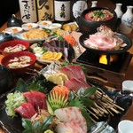 鮮魚の刺身4種盛り合わせ、生カツオの藁焼き塩タタキと黒毛和牛イチボのステーキなど厳選食材を堪能