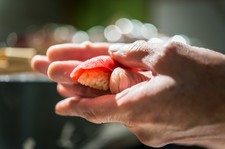 高級食材を取り入れた料理と握りのコースです。

