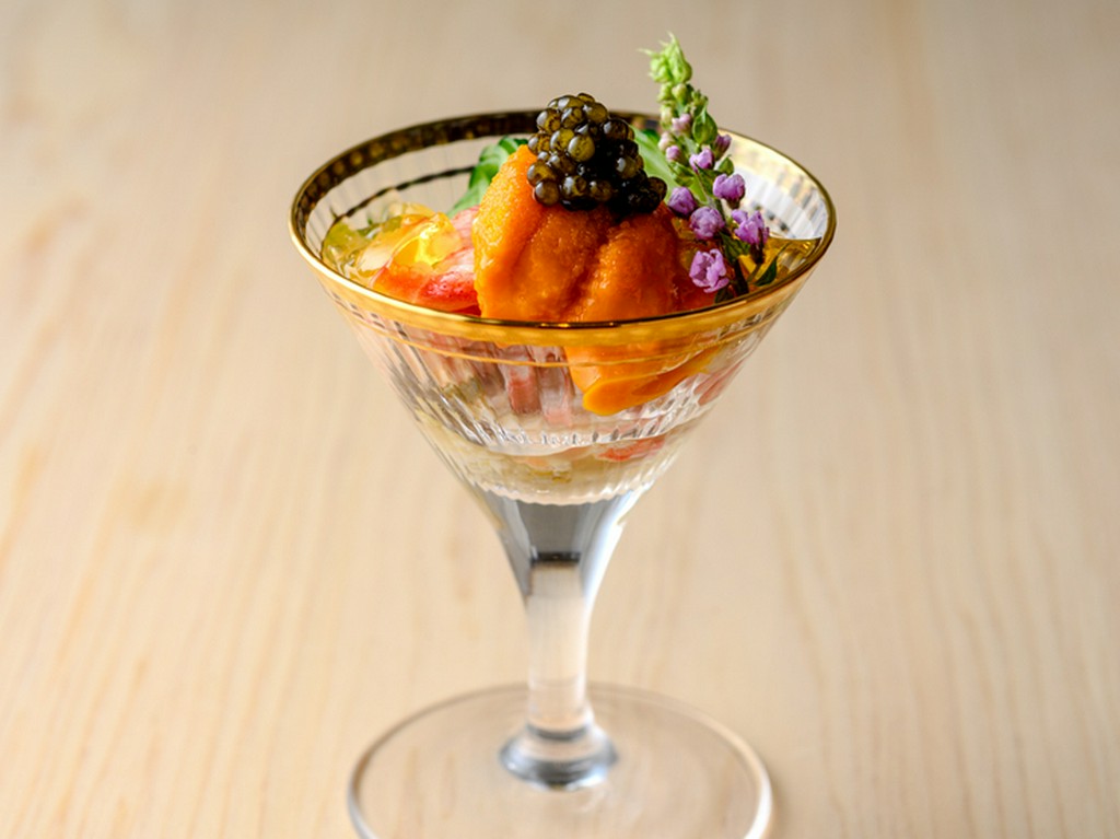 コース、始まりの一品『蟹・ウニ・生キャビア・土佐酢ジュレ』