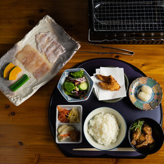 Limited quantity! Lunch on Saturdays and Sundays from 11:00 to 13:00 "Grilled Fugu Set"