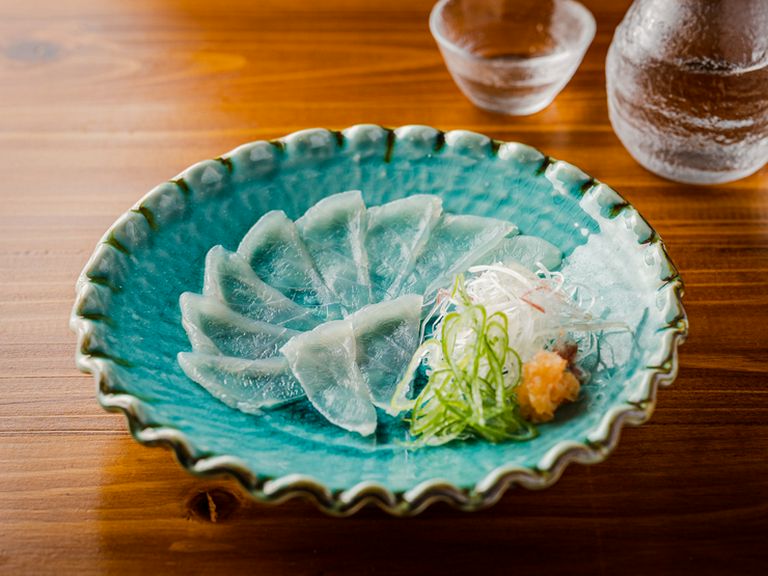 熟練した職人の技術が光る、ふぐ料理の花形『てっさ』