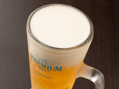キンキンに冷えたジョッキに注がれる、焼肉に合う生ビール