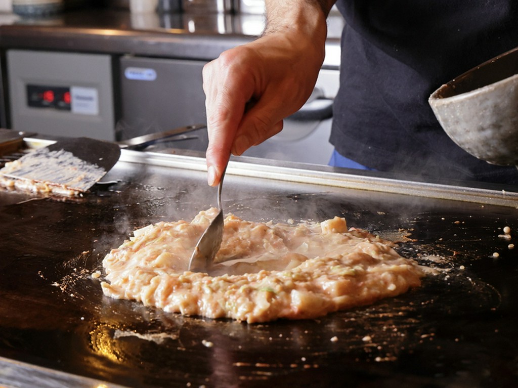 おいしい音と香りに包まれて。鉄板上のパフォーマンスもごちそう