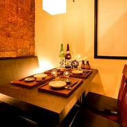 お酒をゆっくりと楽しむのにぴったりの空間です。お酒を味わいながら、美味しい肉寿司などの和食料理でおもてなしはいかがですか。
