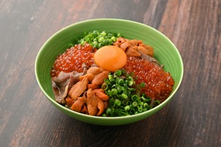 贅沢炊き込みご飯 ～とろける和牛・濃厚うに・黄金いくら～