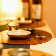 足元も広々をしておりますので長時間の宴会でもお客様のご負担にならずお食事をお楽しみいただける掘り炬燵席でございます。ゆったりとお過ごしいただくためにこだわりの空間を演出。ぜひご利用くださいませ。