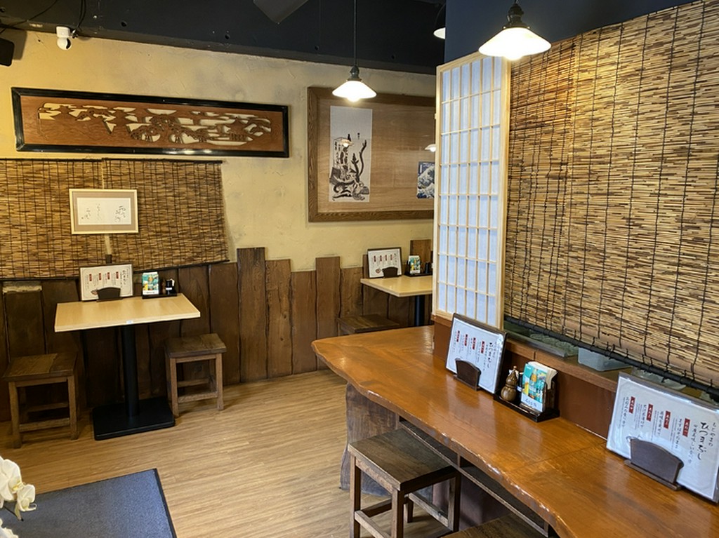 テーブル2名席、カウンター