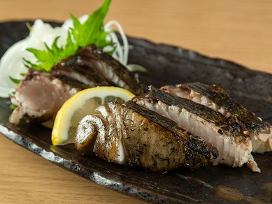三大名物、その一『本日の鮮魚で藁焼き』