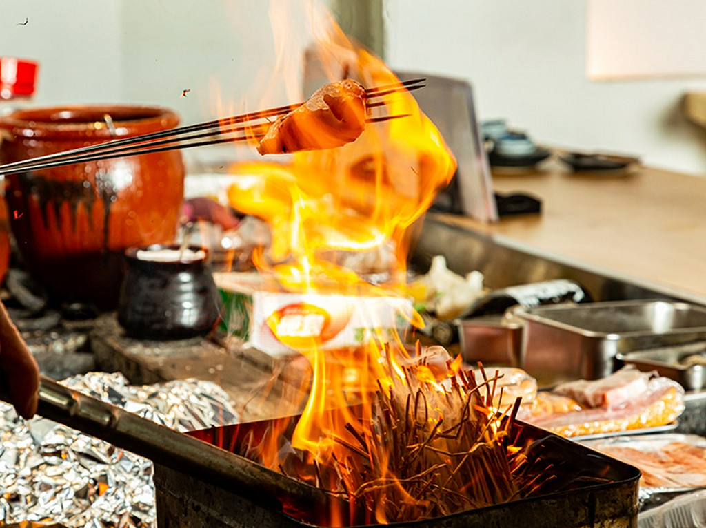 三大名物、その二『とろ鯖丸ごと炭火焼き』