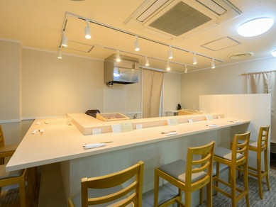 貸し切りも可能な寛ぎの店内。お祝い事や女子会にも