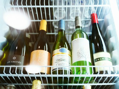 お寿司に合わせ、店主が厳選する上質なワインを楽しんで