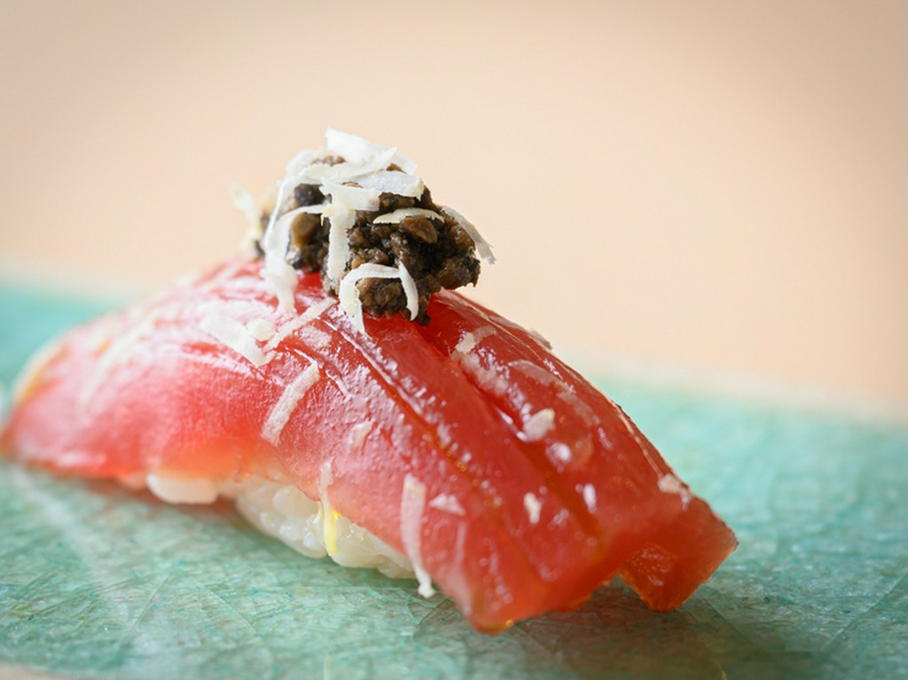 赤身のおいしさを引き出した逸品『赤身本鮪の漬け握り』