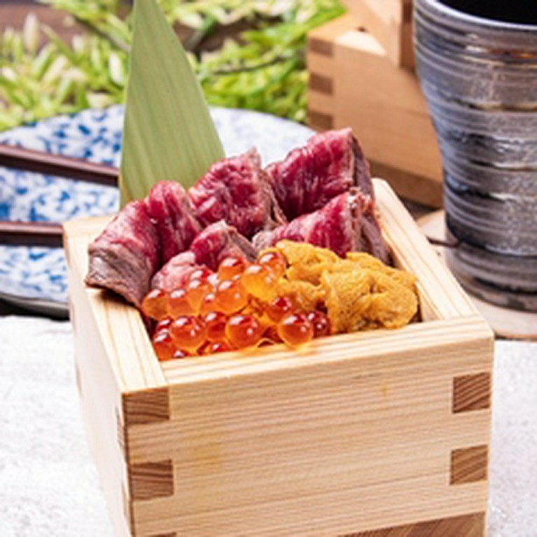 贅沢の極み『うにくん』イクラうに乗せのお肉