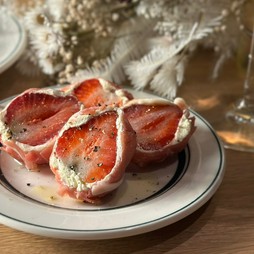 いちご大福　生ハムクリームチーズ