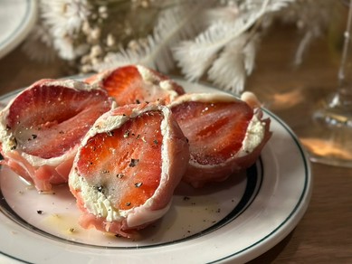 いちご大福　生ハムクリームチーズ