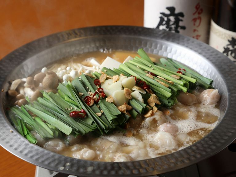 24時間煮込んだ絶品スープが自慢『特濃!自家製純骨スープのもつ鍋』