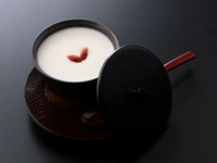 やま中オリジナルのとろける杏仁豆腐豆腐