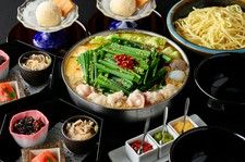 ランチから福岡老舗の味をご堪能いただけるコース料理をご用意いたしました。