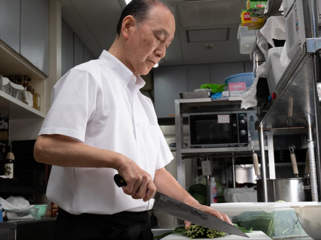 オーダーを受けてから10分で、食べごろの鍋をテーブルへと提供