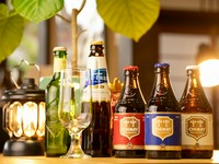 青・赤・白のベルギービールに、ハートランドなど、ビンビールもボトルで楽しめます。
※アルコールメニューはセットドリンクでの注文は不可（ノンアルコール含む）