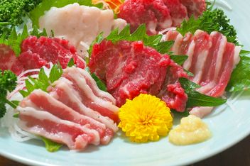 Koshitsuizakayagokujobasashitomaikaisen-en-yakumamotoshimodoriten