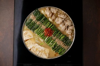 旨味あふれる濃厚スープのもつ鍋