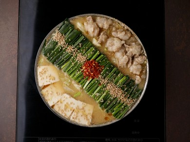 旨味あふれる濃厚スープのもつ鍋