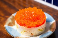 "明太子の辛味とコク、とびっこの旨味、いくらのプチプチとした食感が楽しめる、贅沢なポテトサラダです。じゃがいもをたっぷり使用し、
食べ応えも抜群です。"
