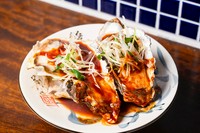 "新鮮な生牡蠣にピリ辛のケジャンダレをかけた濃厚な味わいの逸品です。
牡蠣のぷりぷりとした食感と甘みにケジャンダレの辛味が口いっぱいに広がります。"