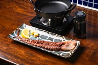 大ぶりのいかげそを、お客様の目の前でバター醤油で焼き上げる贅沢な逸品です。