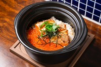 "ふっくらとしたご飯の上に、脂ののった鮭の身と、新鮮ないくらをたっぷりと盛り付けました。
鮭の旨味といくらの甘みが、絶妙にマッチした贅沢な味わいが楽しめる宮城県の郷土料理です。"