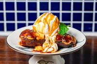 "焼きいものほっくりとした食感と、カラメルの香ばしさ、濃厚なカスタードクリームの甘みが絶妙にマッチした、
一度食べたら忘れられない味わいが特徴です。"