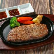 「第8回全国和牛能力共進会」で“日本一”の称号も獲得し、国内外の食通たちから熱い視線を向けられる「飛騨牛」。「飛騨牛」のスペシャリストとして、素材の魅力を丁寧に引き出した逸品を提供しています。