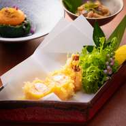 車海老をまるごと一尾贅沢に使った一皿です。