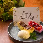 ※メッセージ内容は予めご連絡くださいませ。
※仕入れ状況により、表記と内容が異なる場合がございますので予めご了承ください。
※アレルギー等ございましたら料理変更も承ります。事前にお問い合わせください。
※コース時間は営業時間に沿ったご案内となりますため、ご予約されるお時間によっては滞在可能時間が変わります。予めご了承ください。
※写真の花束はイメージです。
※当店からブーケの提供はございません。