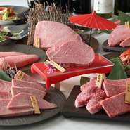 前菜にはじまり、肉8品、スープとご飯、デザートまで、お店の味を網羅したコース内容が魅力。さまざまな部位も焼肉だけでなく、焼きしゃぶか焼きすき焼きが選べるのも人気のポイントです。