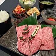 ￥6,000/1人前
·サーロイン120g
·キムチ/ナムル/スープ/ご飯/サラダ付き