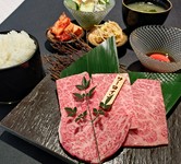 ￥6,000/1人前
·サーロイン120g
·キムチ/ナムル/スープ/ご飯/サラダ付き